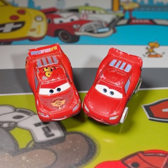 Mini Disney Pixar Cars Lightning McQueen Rusteze & Holiday Hotshot Die-Cast A25 - Picture 1 of 8